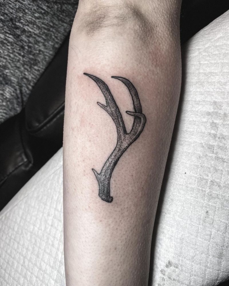 30 Pretty Antler Tattoos to Inspire You