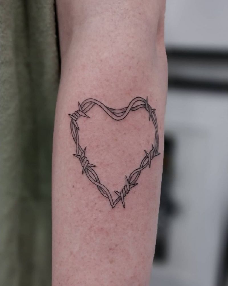 30 Pretty Barbed Wire Tattoos You Must Try