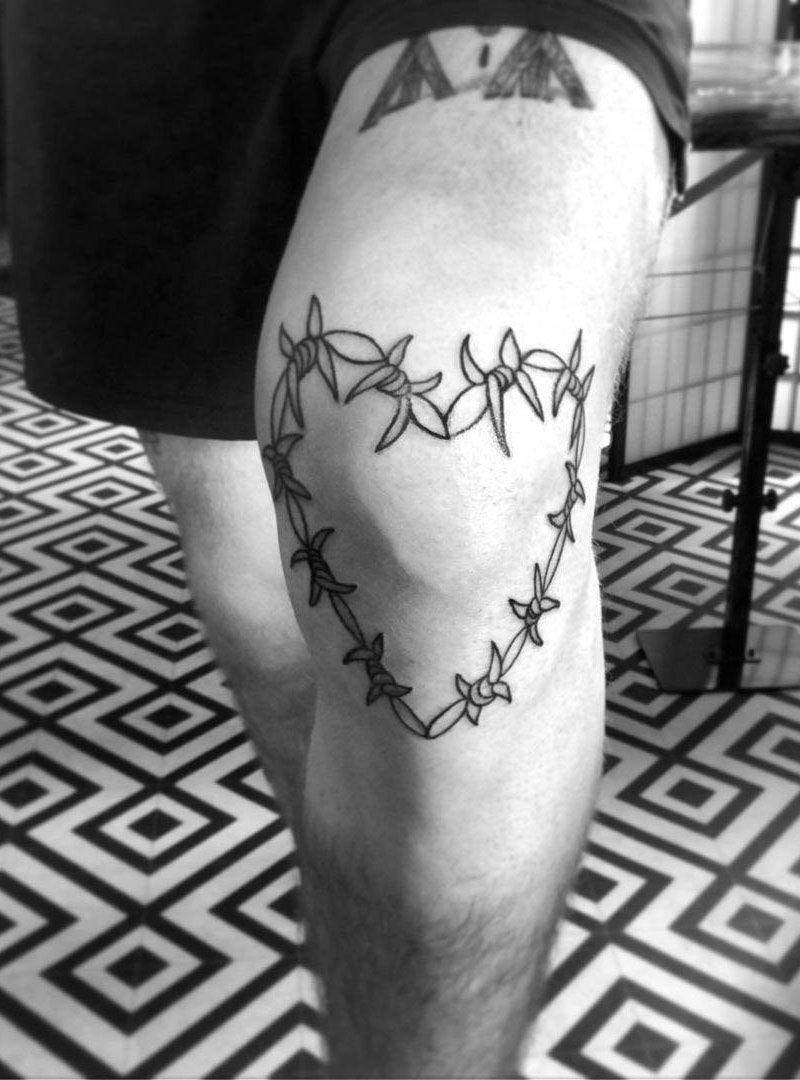 30 Pretty Barbed Wire Tattoos You Must Try