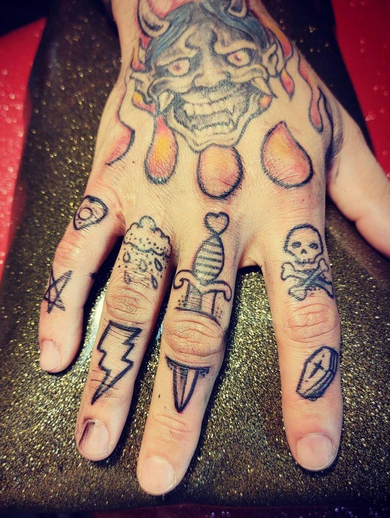 30 Perfect Knuckle Tattoos for Your Inspiration