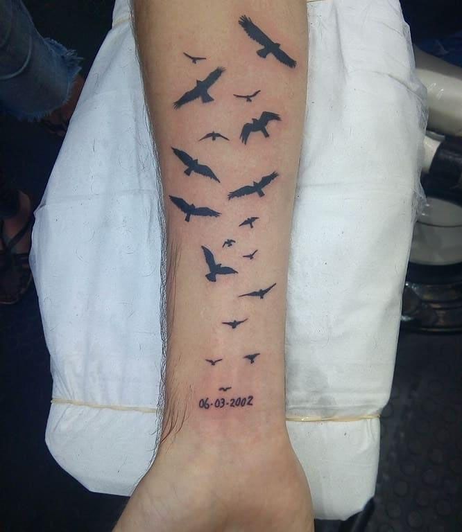 30 Pretty Flying Birds Tattoos to Inspire You