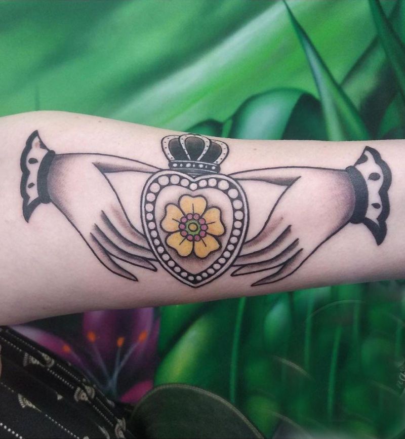 30 Pretty Claddagh Tattoos You Must Love