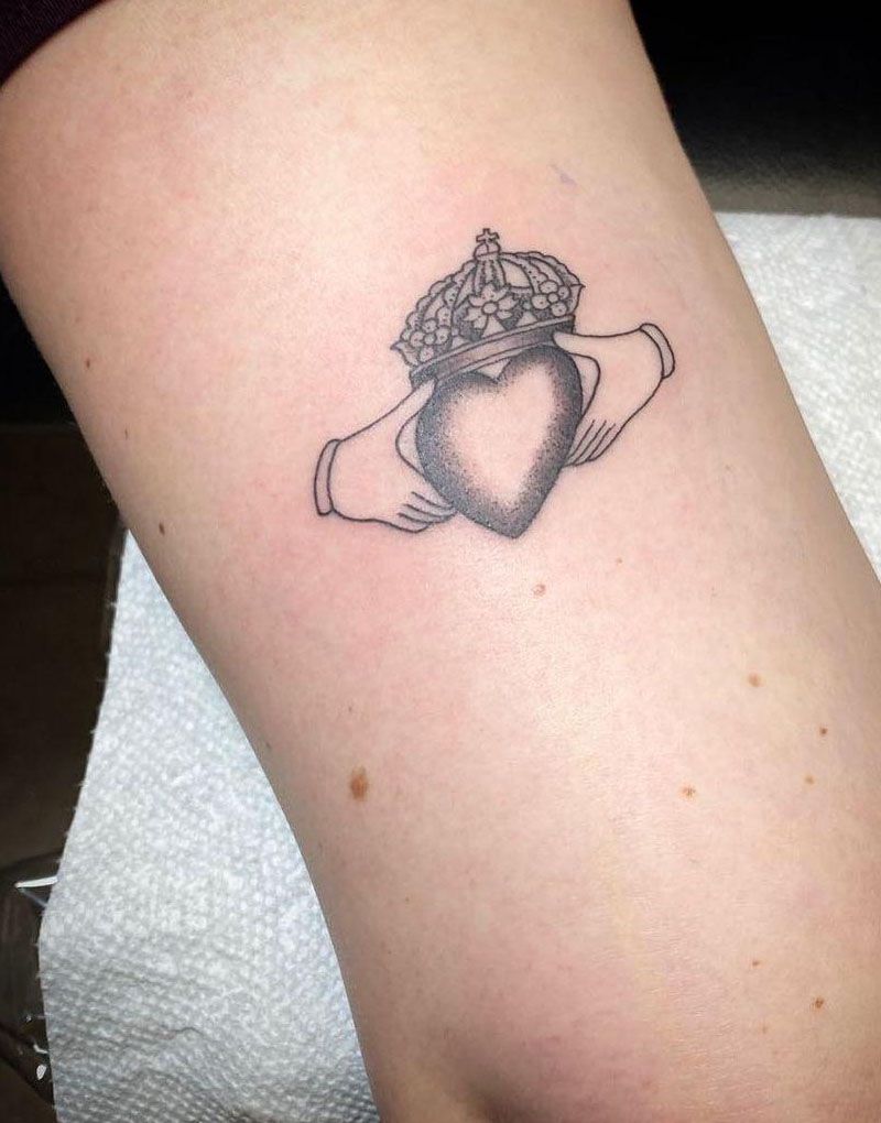 30 Pretty Claddagh Tattoos You Must Love