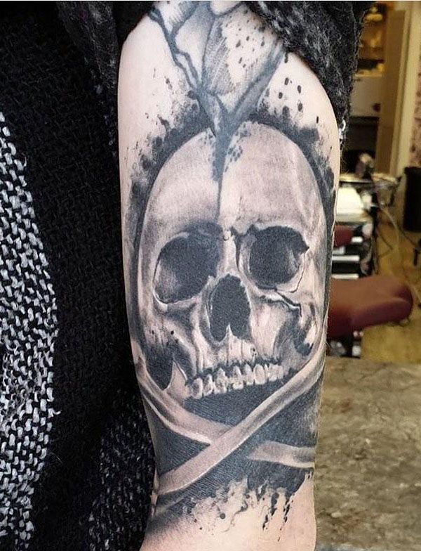 30 Gorgeous Skull and Crossbones Tattoos You Can’t Miss