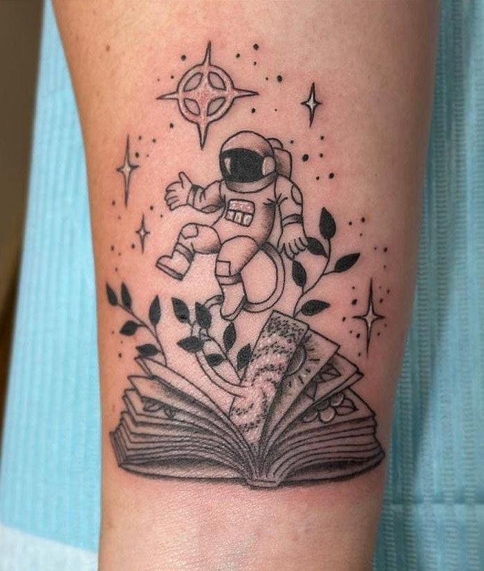 30 Pretty Astronaut Tattoos You Must Try