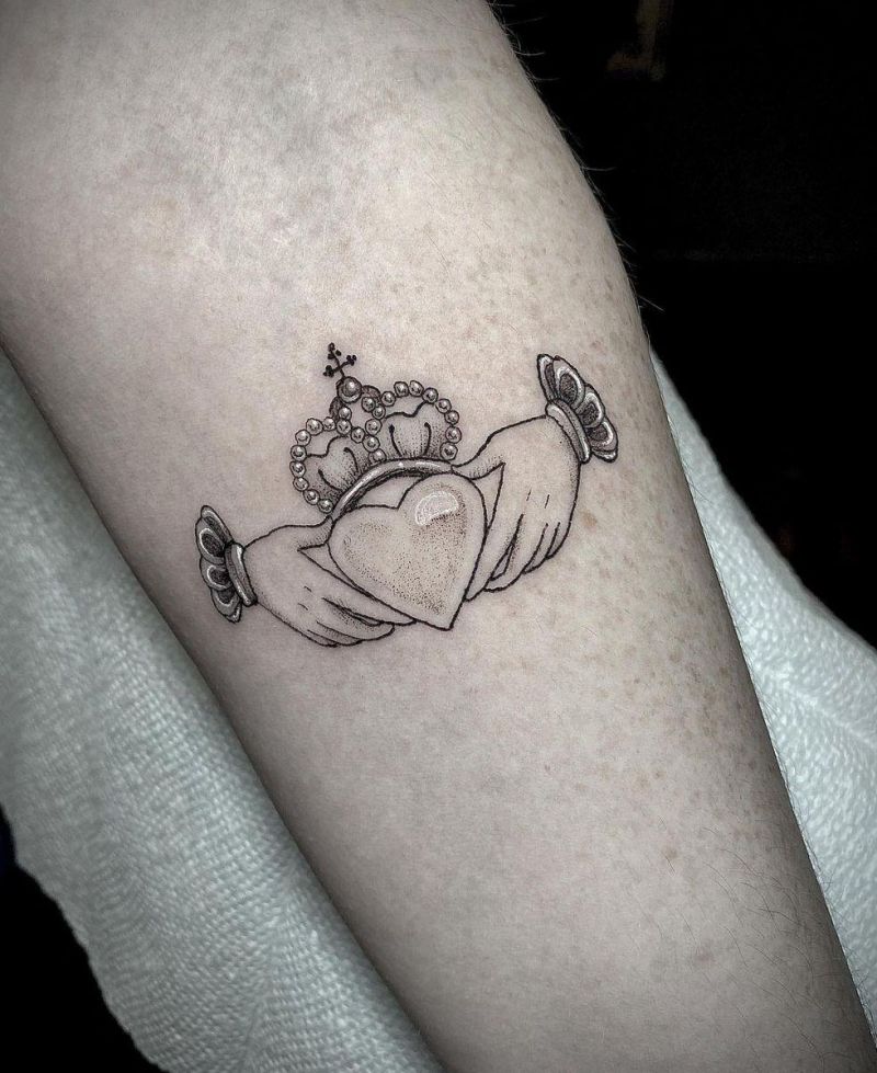 30 Pretty Claddagh Tattoos You Must Love