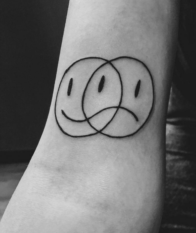 30 Pretty Smiley Face Tattoos You Can Copy