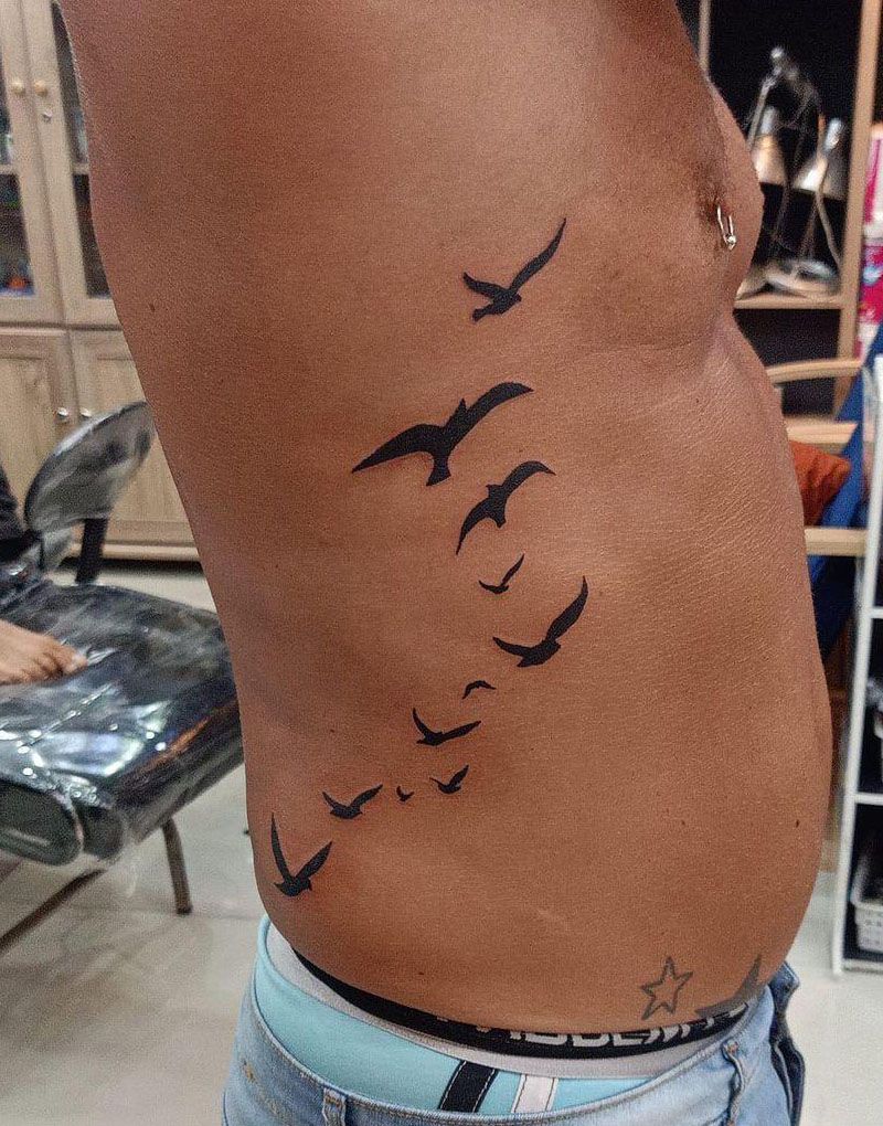 30 Pretty Flying Birds Tattoos to Inspire You