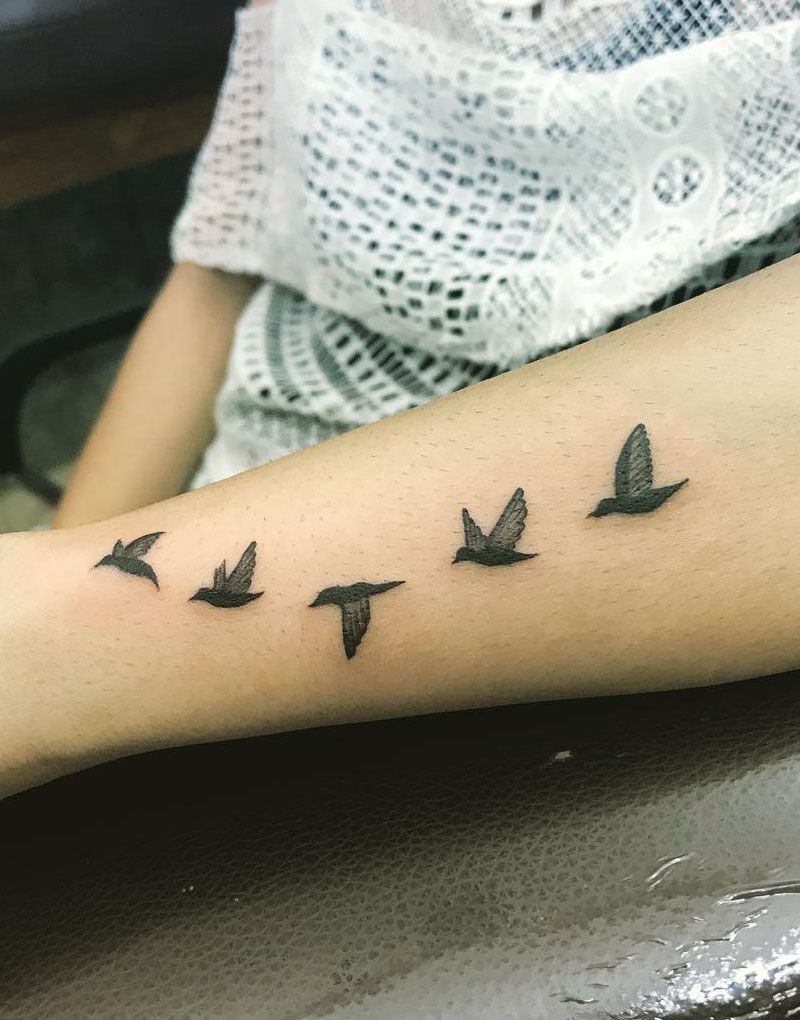 30 Pretty Flying Birds Tattoos to Inspire You