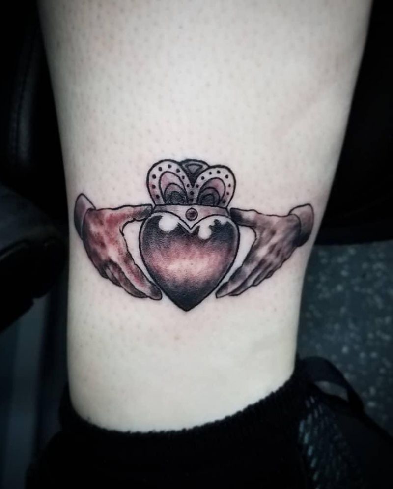 30 Pretty Claddagh Tattoos You Must Love