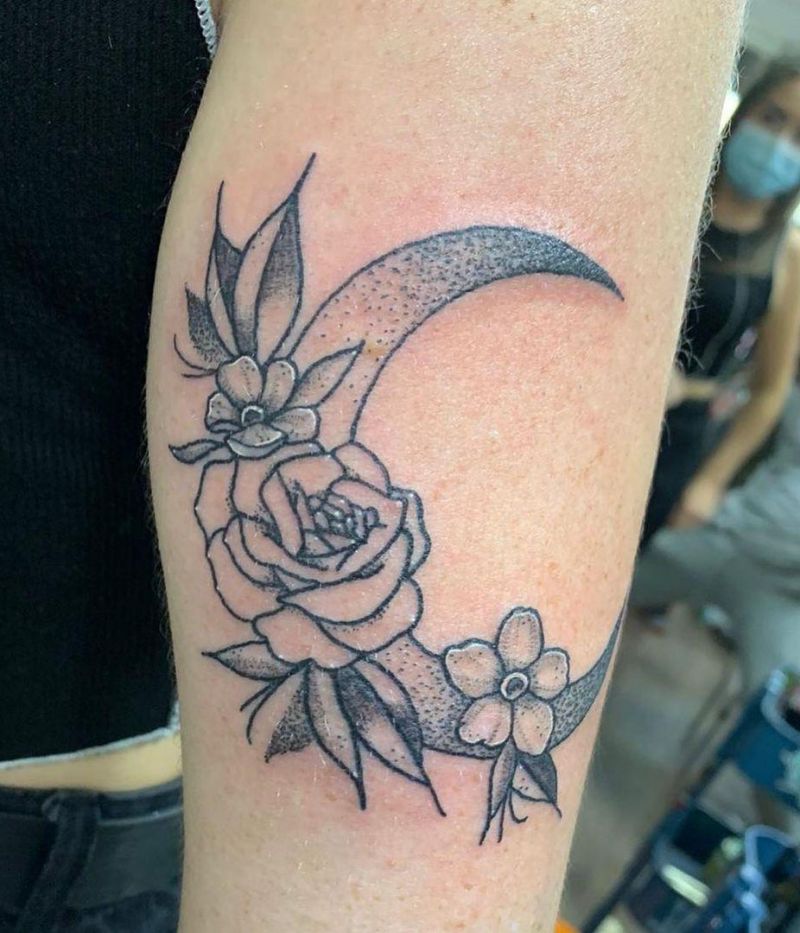 30 Pretty Crescent Moon Tattoos You Can Copy