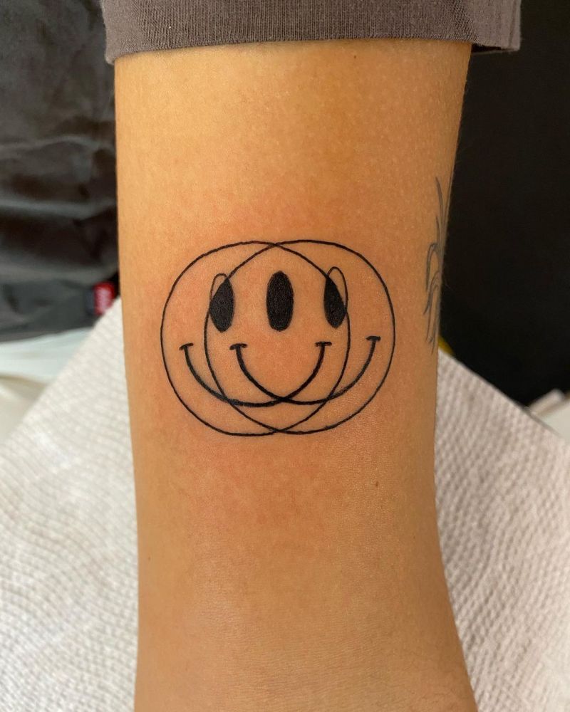 30 Pretty Smiley Face Tattoos You Can Copy