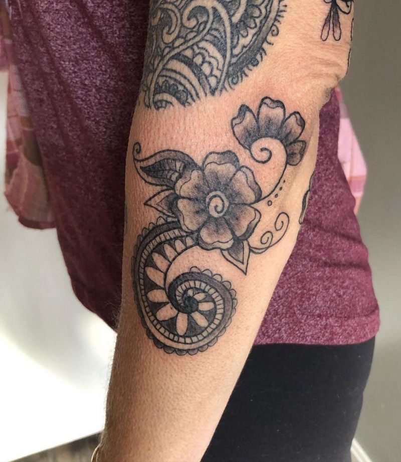 30 Pretty Swirl Tattoos to Inspire You