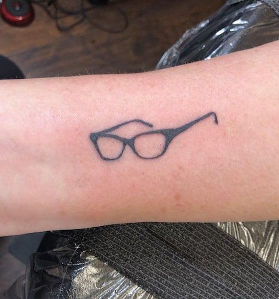 30 Pretty Glasses Tattoos You Will Love