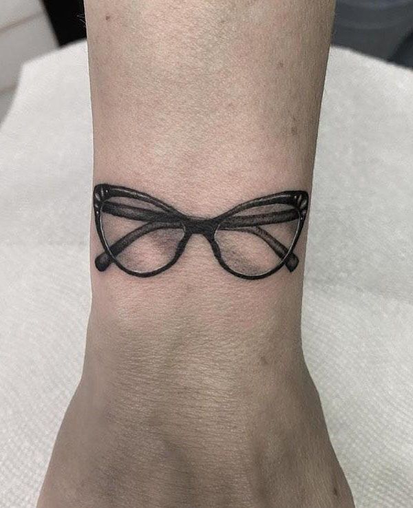 30 Pretty Glasses Tattoos You Will Love