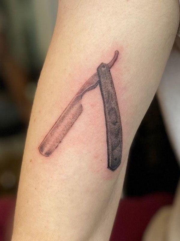 30 Pretty Razor Tattoos for Your Inspiration