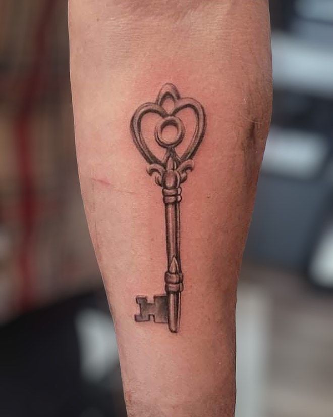 30 Pretty Skeleton Key Tattoos You Can Copy