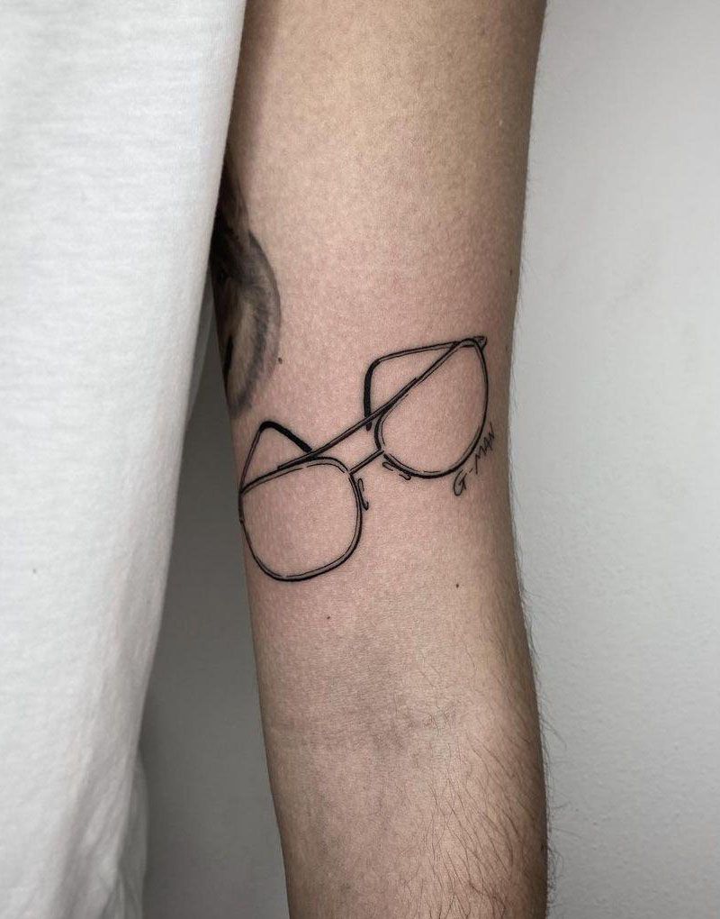 30 Pretty Glasses Tattoos You Will Love