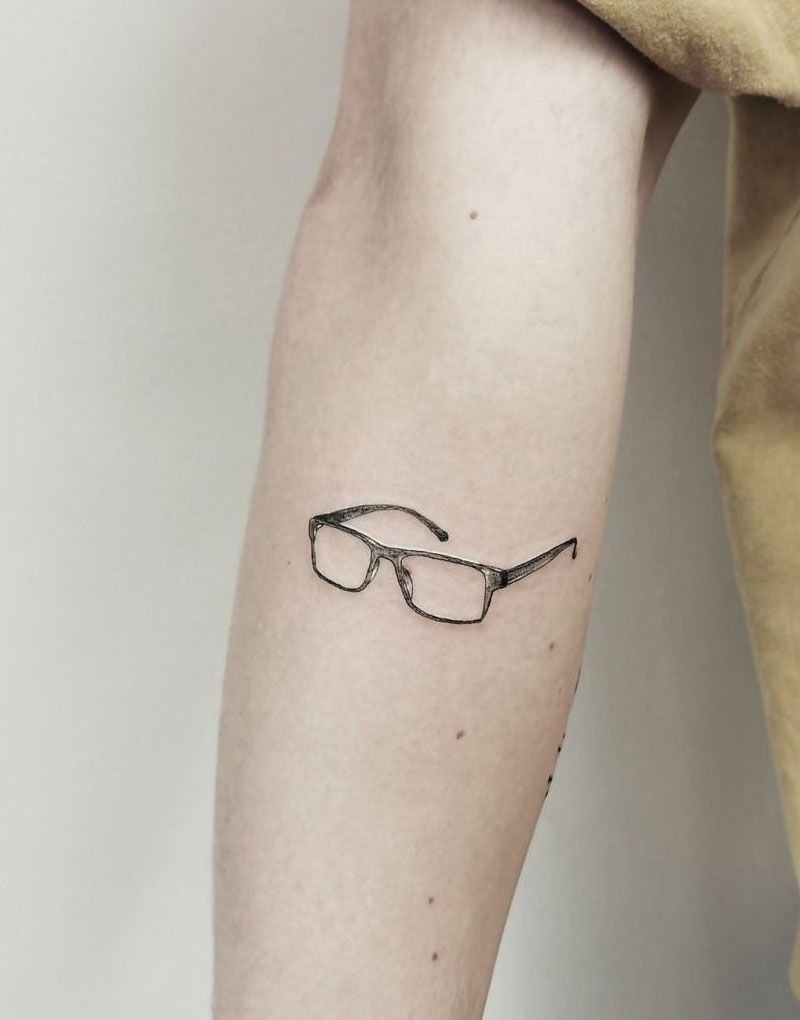 30 Pretty Glasses Tattoos You Will Love