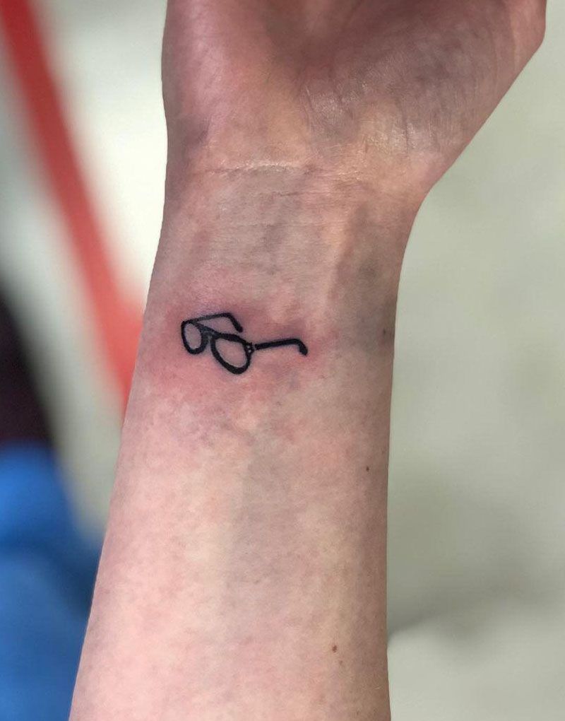 30 Pretty Glasses Tattoos You Will Love