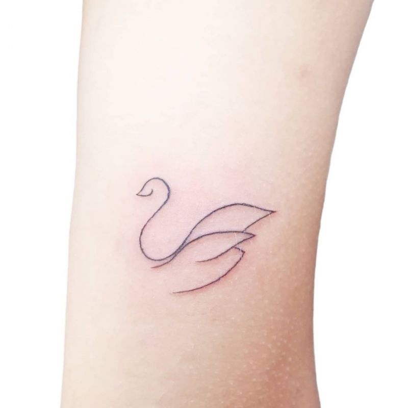 30 Incredible Line Tattoos You Can Copy