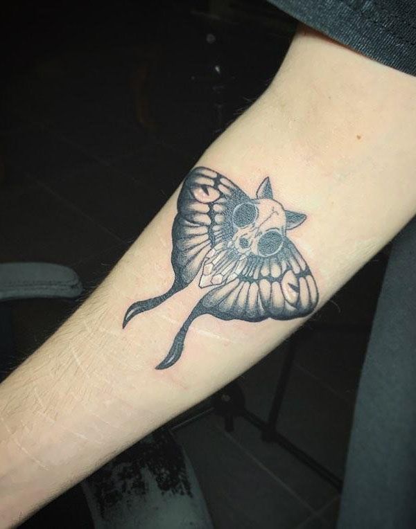 30 Gorgeous Death Moth Tattoos for Your Inspiration