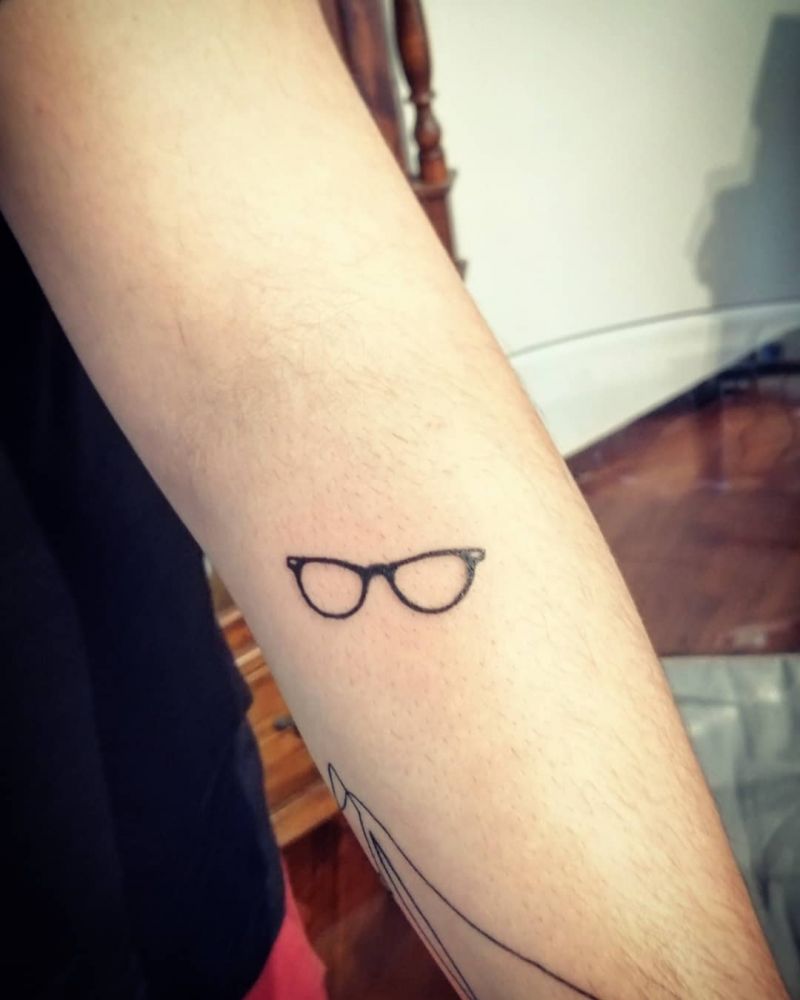 30 Pretty Glasses Tattoos You Will Love