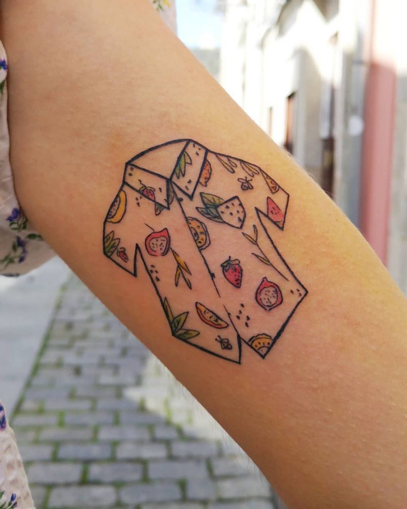 30 Pretty Shirt Tattoos You Must Love