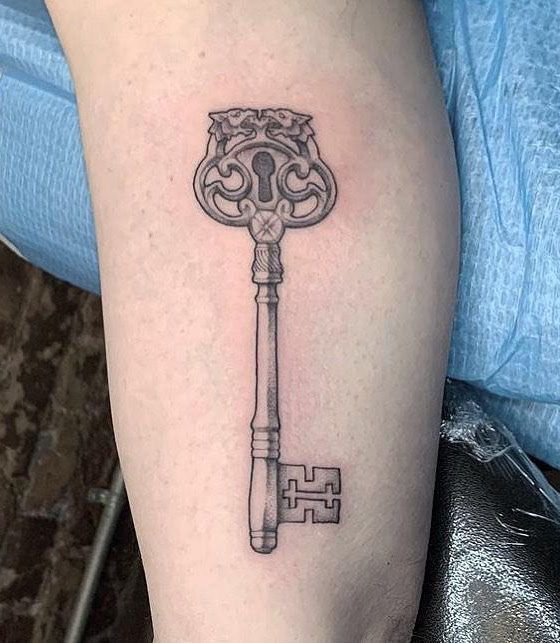 30 Pretty Skeleton Key Tattoos You Can Copy