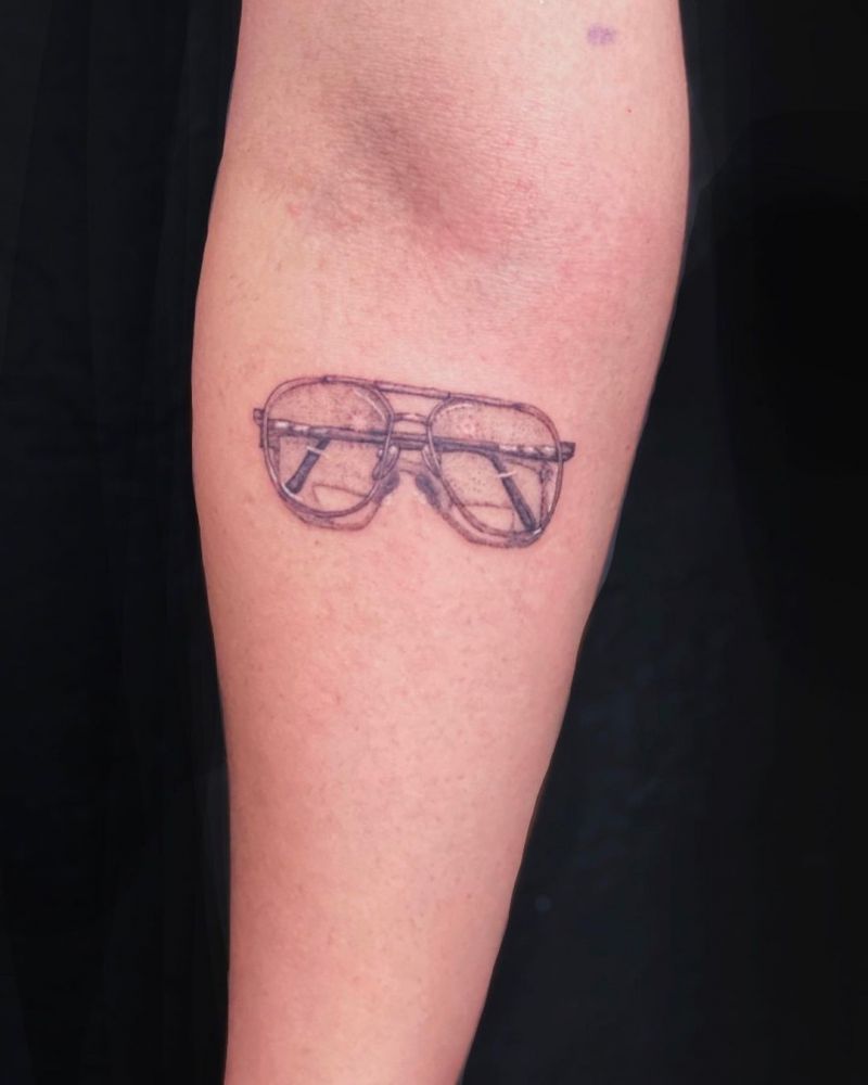 30 Pretty Glasses Tattoos You Will Love