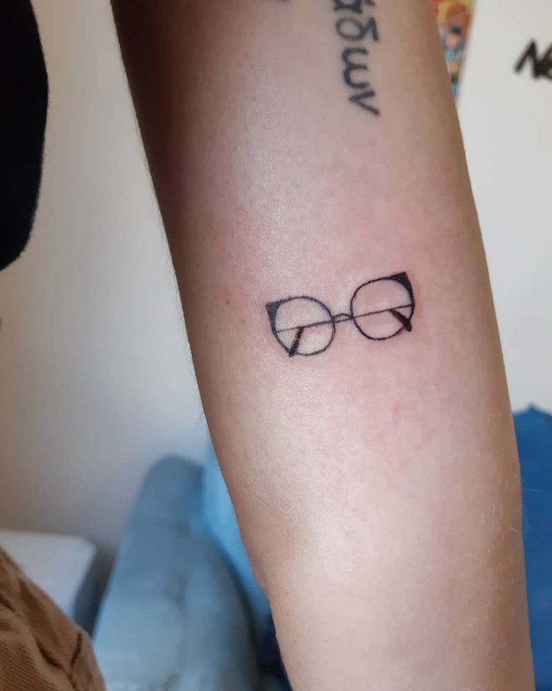 30 Pretty Glasses Tattoos You Will Love