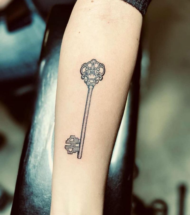 30 Pretty Skeleton Key Tattoos You Can Copy