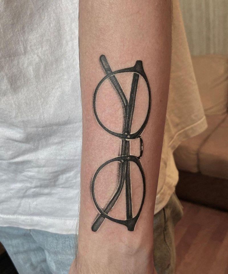 30 Pretty Glasses Tattoos You Will Love