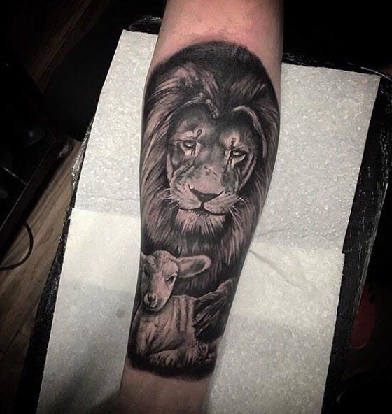 30 Pretty Lion and Lamb Tattoos You Must Love