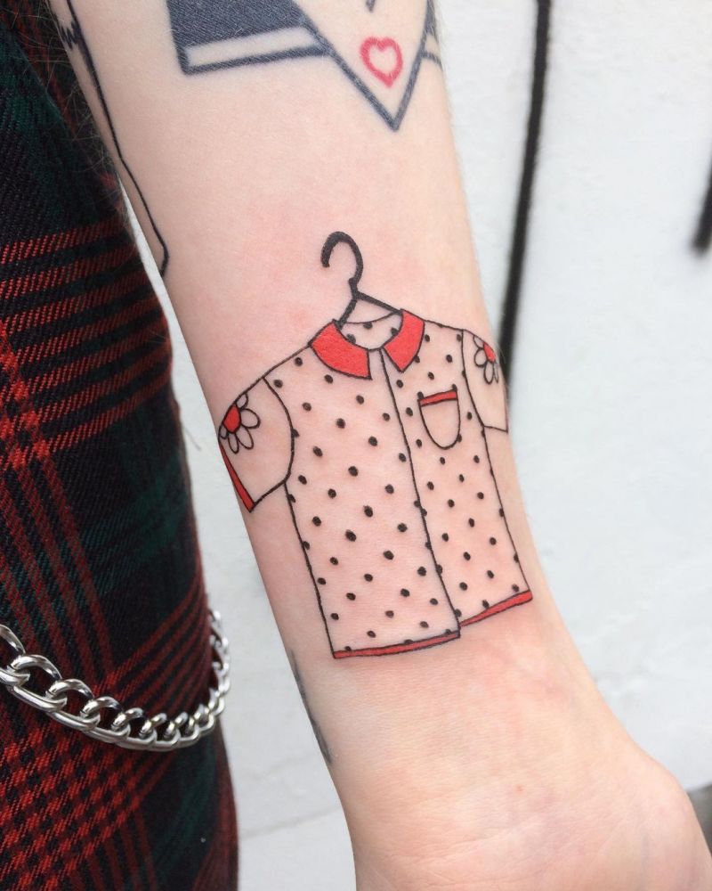 30 Pretty Shirt Tattoos You Must Love