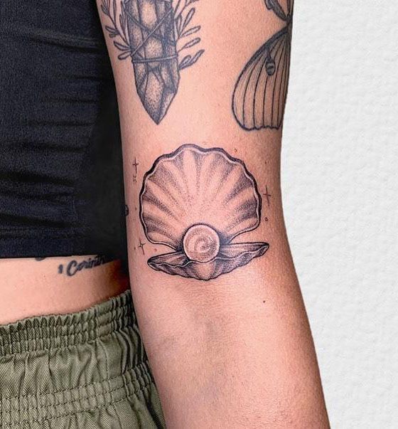 30 Elegant Pearl Tattoos You Must Love