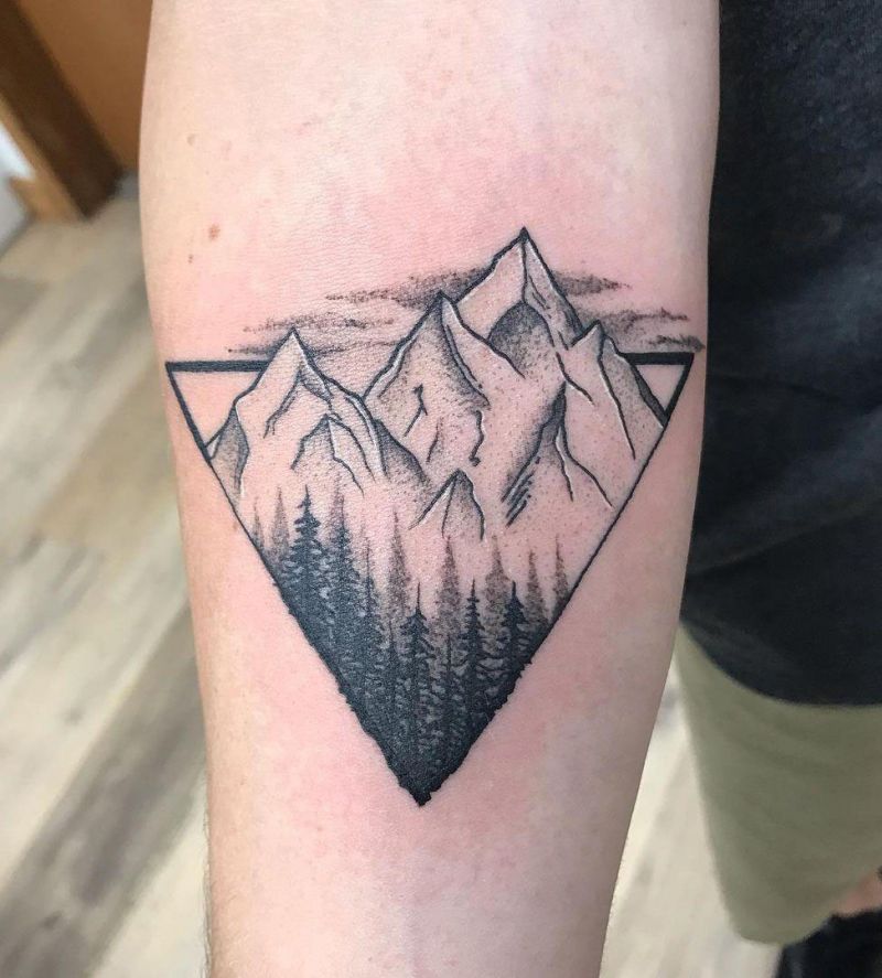 30 Pretty Treeline Tattoos to Inspire You