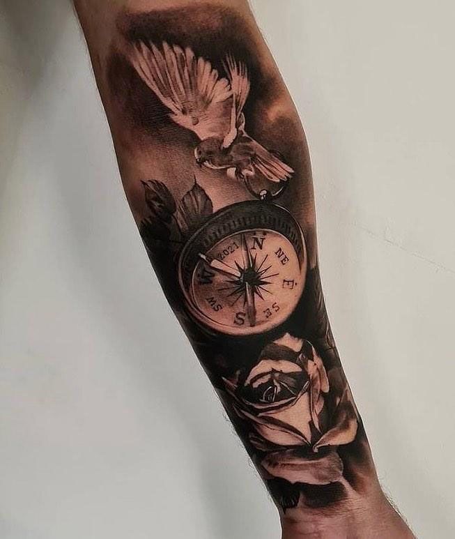 30 Unique Compass Tattoos You Must Try