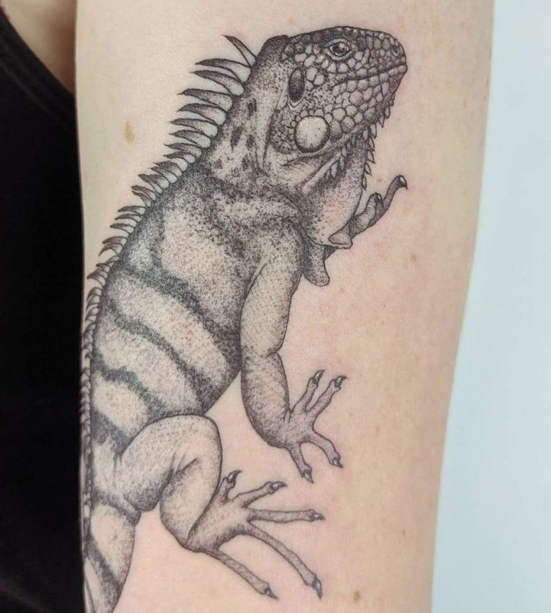 30 Pretty Iguana Tattoos You Will Love