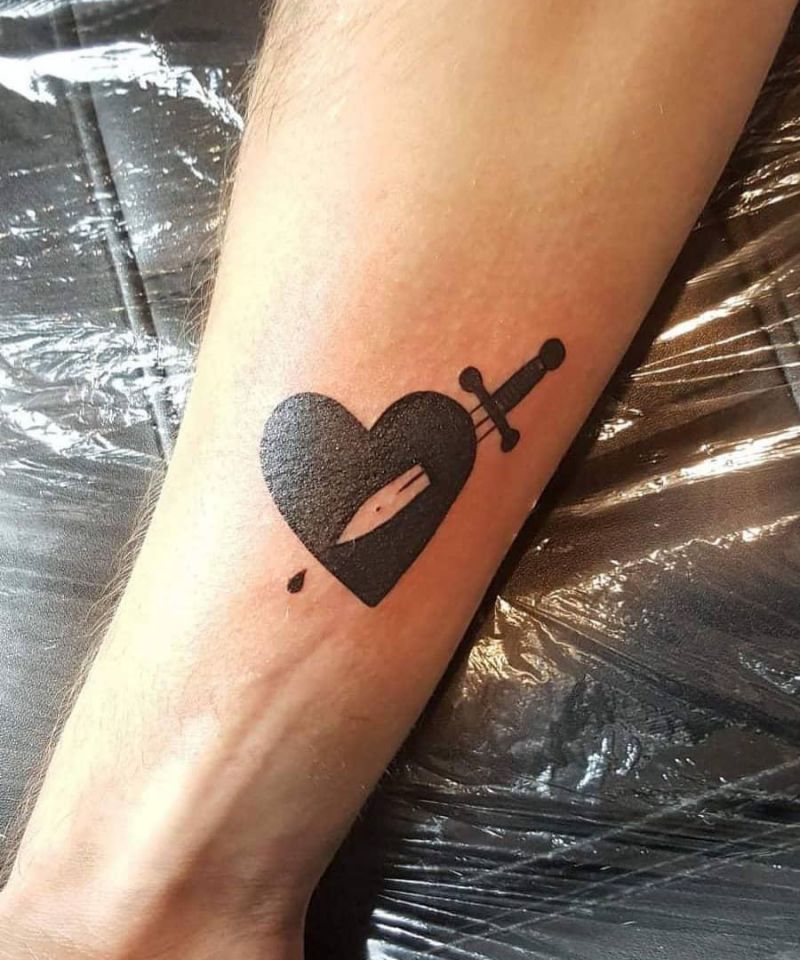 30 Unique Black Heart Tattoos You Can Copy