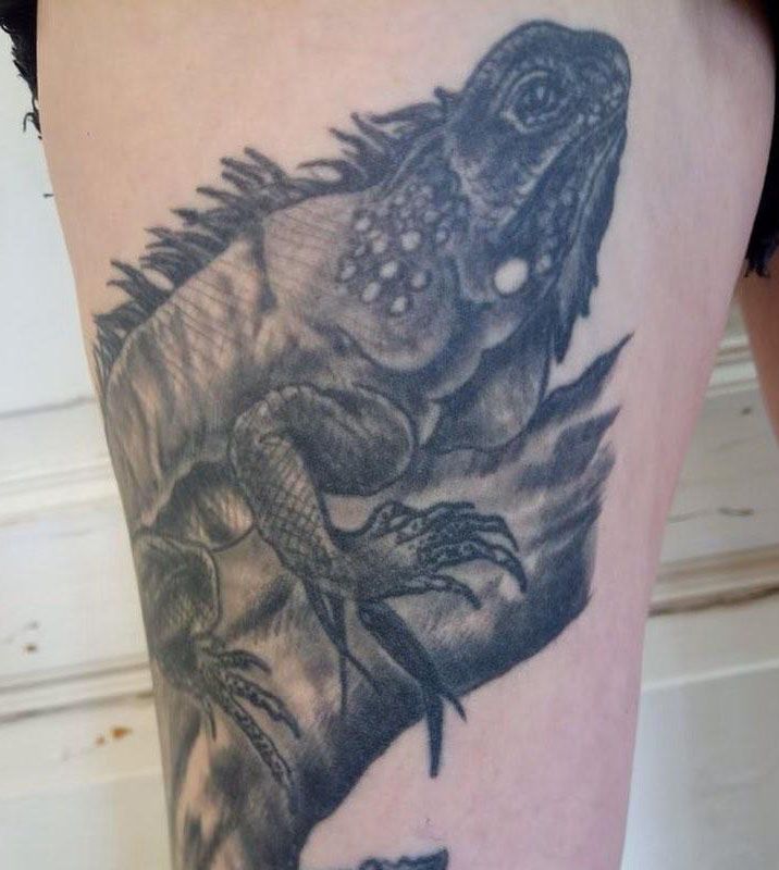 30 Pretty Iguana Tattoos You Will Love