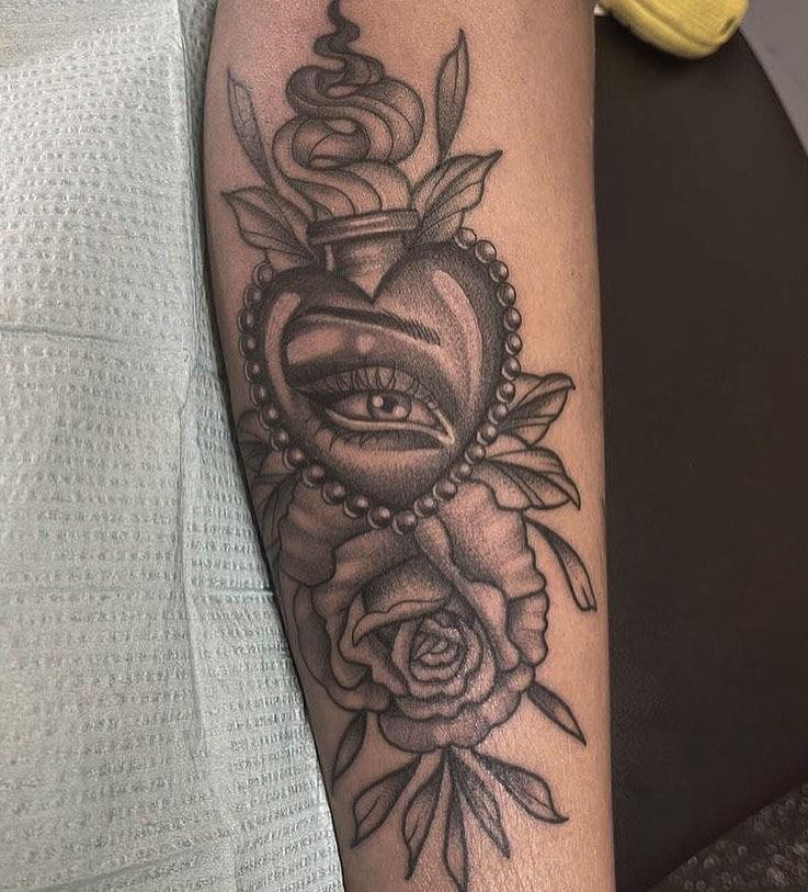 30 Unique Sacred Heart Tattoos for Your Inspiration