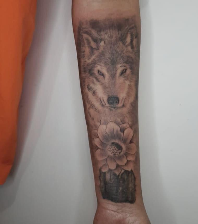 30 Gorgeous Lobo Tattoos You Must See