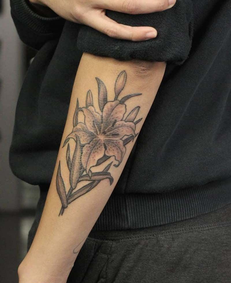 30 Elegant Stargazer Lily Tattoos You Will Love