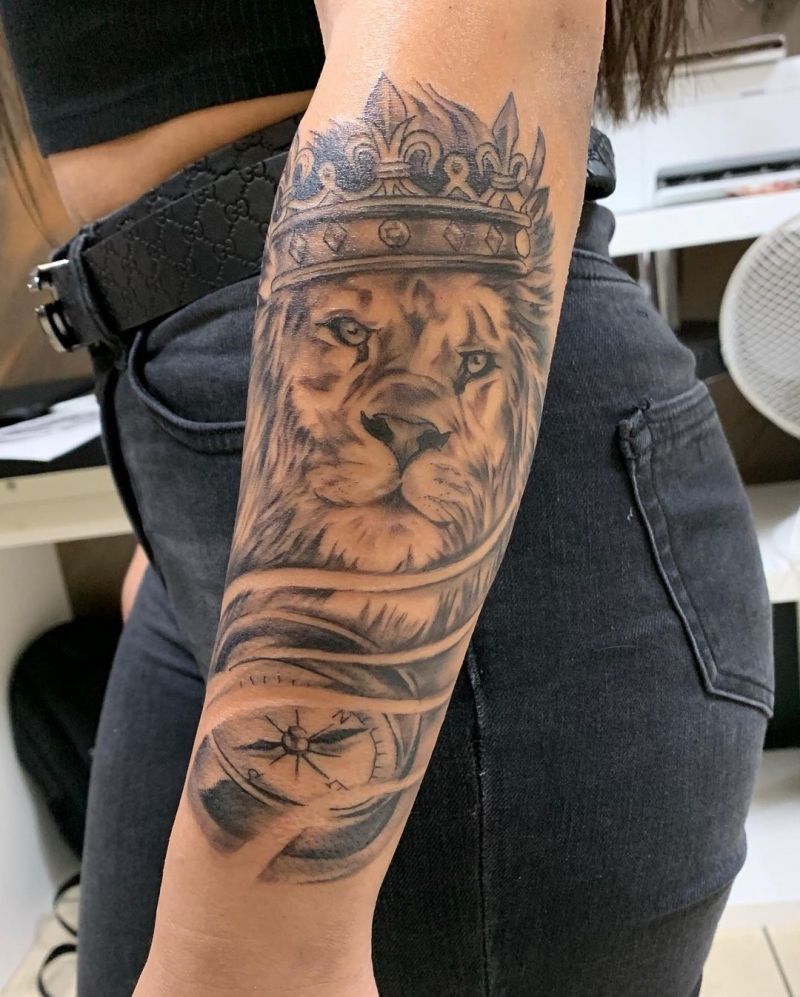 30 Unique Lion and Compass Tattoos for Your Inspiration