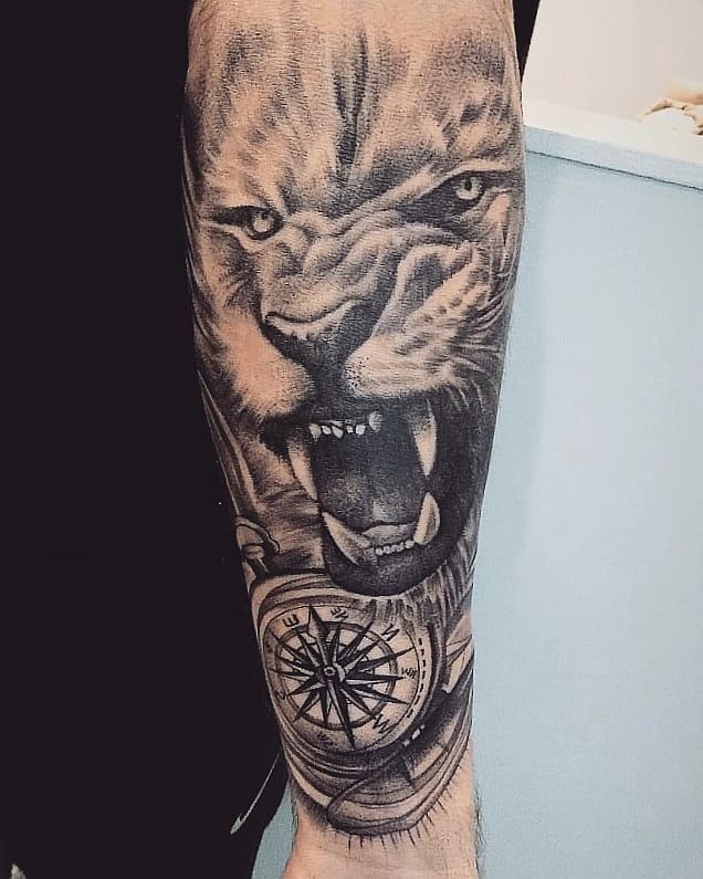 30 Unique Lion and Compass Tattoos for Your Inspiration