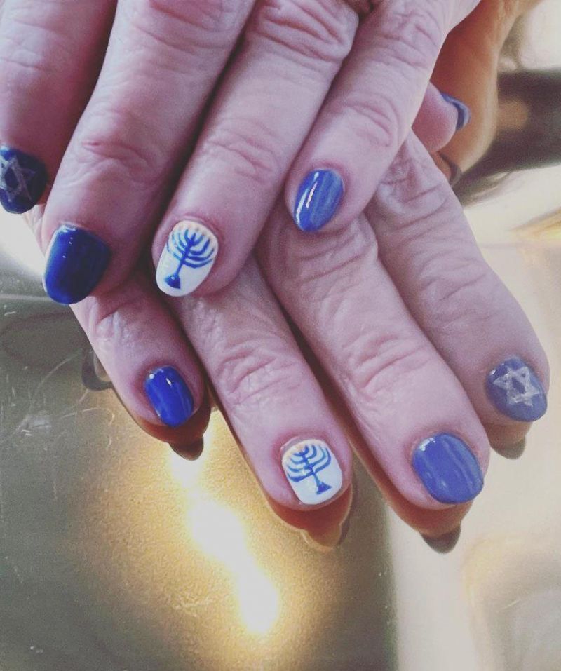 30 Trendy Hanukkah Nail Art Designs Just For You