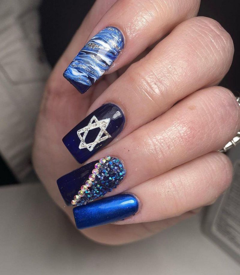 30 Trendy Hanukkah Nail Art Designs Just For You