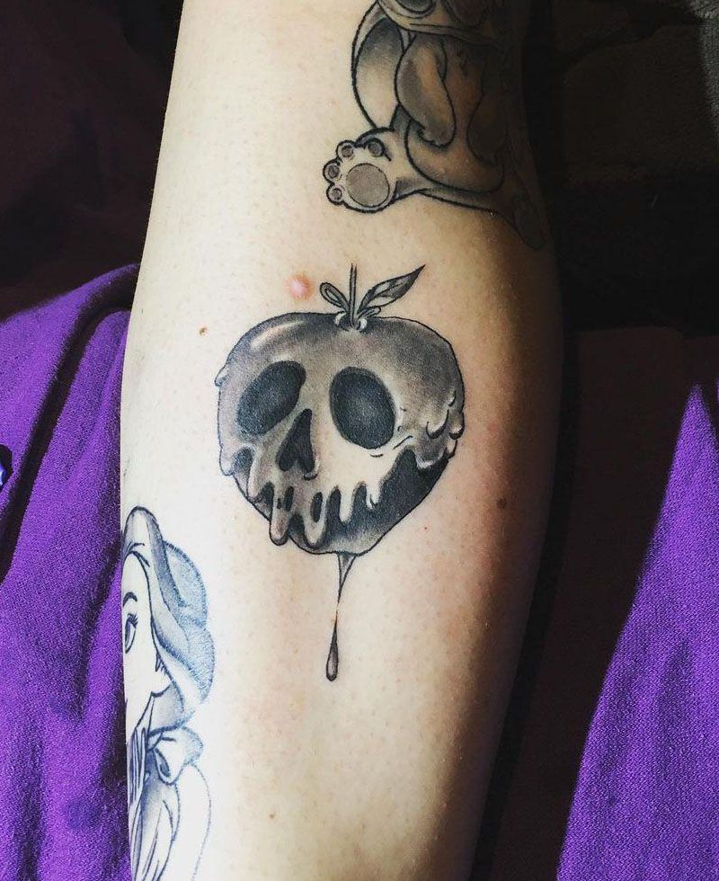 30 Pretty Snow White Apple Tattoos You Must Try