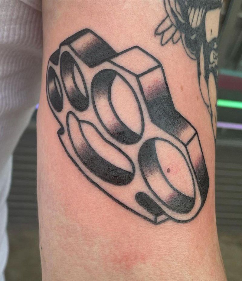 30 Pretty Brass Knuckle Tattoos You Will Love